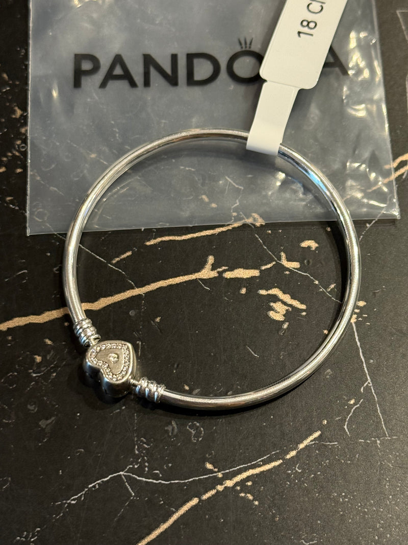Bracelete Pandora Prata com Fecho em Coração Brilho Prata 18 CM - Pronta Entrega