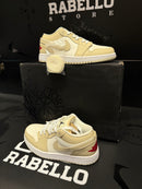 Tênis Nike Air Jordan 1 Low SE Sail Rattan University Red - Pronta Entrega