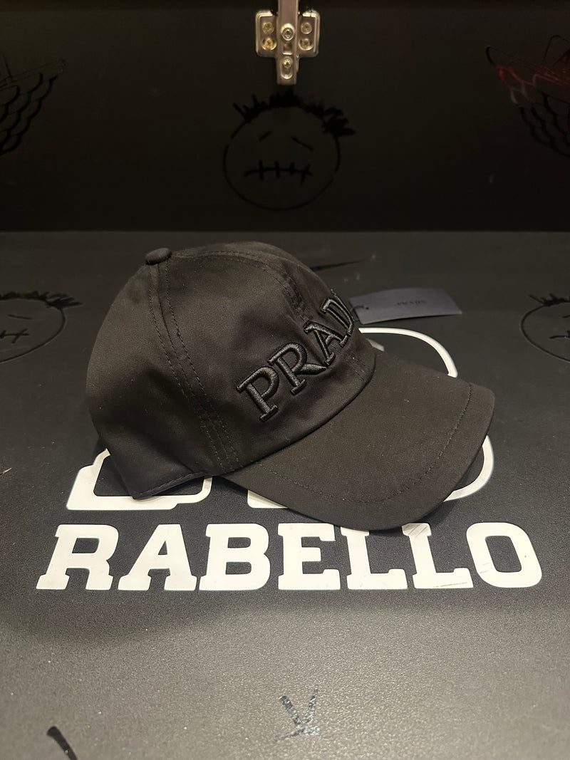 Boné Prada Black Aba Curva Logo Frontal - Pronta Entrega