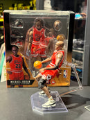 Action Figure Michael Jordan: Chicago Bulls NBA Uniforme Vermelho No. 100 Medicom Mafex - Pronta Entrega