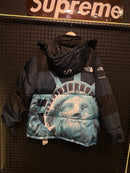 Jaqueta Puffer The North Face X Supreme Liberty Statue - Pronta Entrega