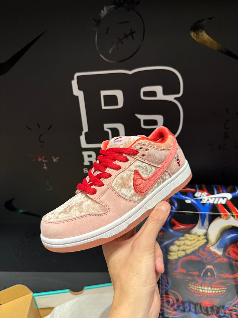 Tênis Nike SB Dunk Low Pro Strangelove - Pronta Entrega