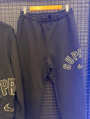 Conjunto Moletom Supreme x Nike Crewneck Arc Black SS22-W14 - Pronta Entrega