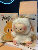 Boneco Labubu “Have a Seat” – Chaveiro | Mini Figura Colecionável Pop Mart - Pronta Entrega