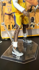 Action Figure LeBron James Lakers No. 127 Medicom Mafex - Pronta Entrega