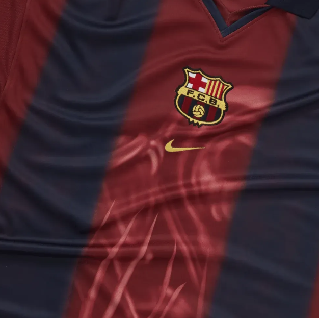 Camisa Barcelona x Travis Scott Skeleton Retrô 2000/2001 Vermelha/Azul - Encomenda Express