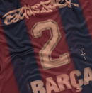 Camisa Barcelona x Travis Scott Skeleton Retrô 2000/2001 Vermelha/Azul - Encomenda Express