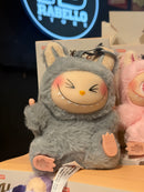 Boneco Labubu “Have a Seat” – Chaveiro | Mini Figura Colecionável Pop Mart - Pronta Entrega