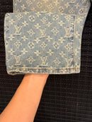 Calça Louis Vuitton “Graffiti Monogram” Jeans Claro - Pronta Entrega