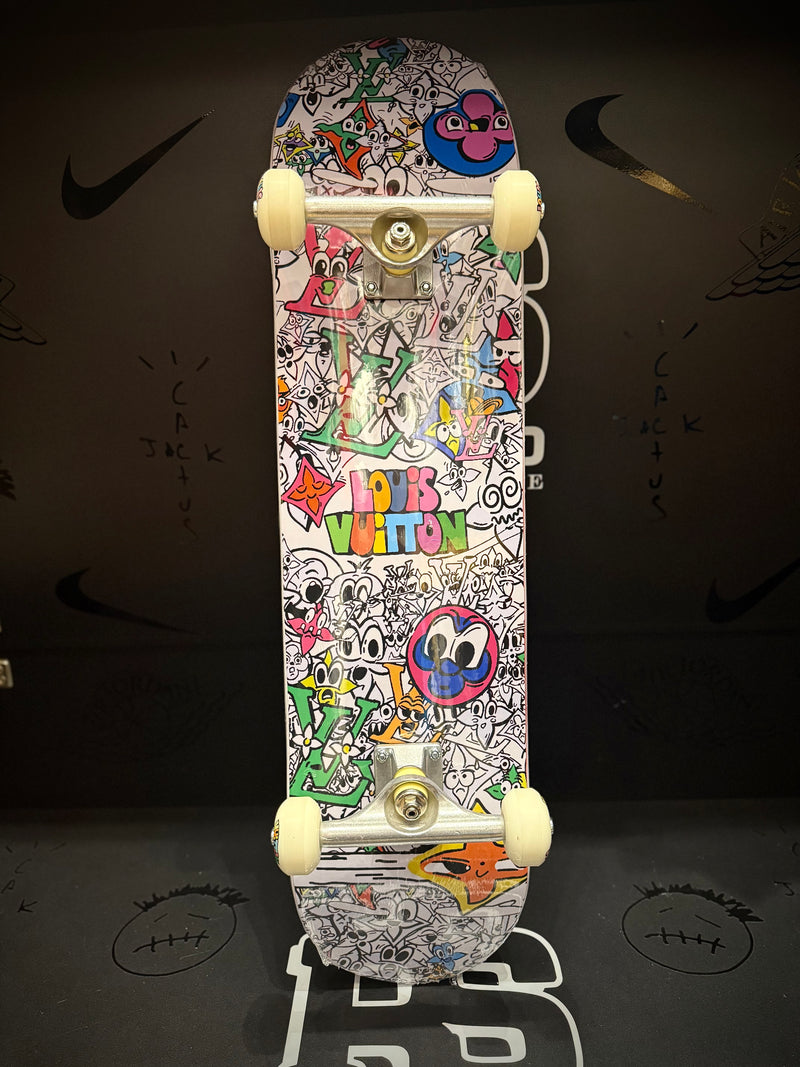 Louis Vuitton Skateboard Monogram Comics - Pronta Entrega