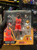 Action Figure Michael Jordan: Chicago Bulls NBA Uniforme Vermelho No. 100 Medicom Mafex - Pronta Entrega