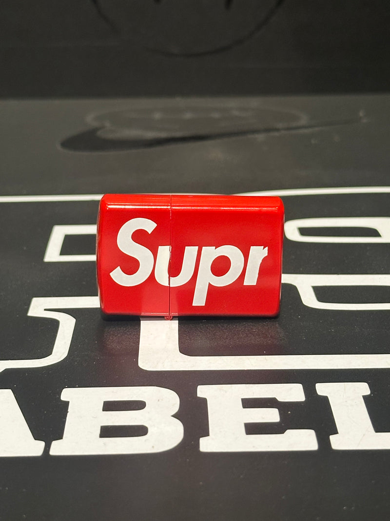 Isqueiro Zippo Supreme Logo Red
 - Pronta Entrega