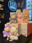 Boneco Labubu “Have a Seat” – Chaveiro | Mini Figura Colecionável Pop Mart - Pronta Entrega