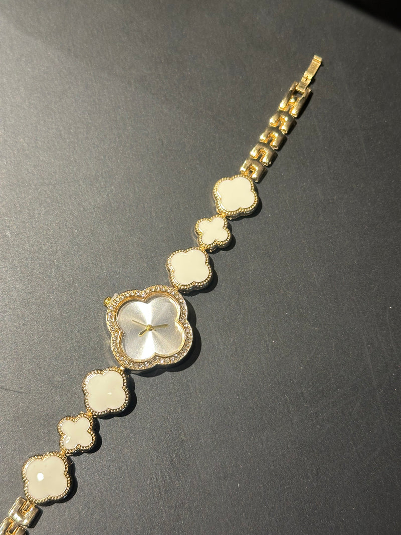 Relógio Pulseira Dourada Trevos Brancos 20 CM - Pronta Entrega