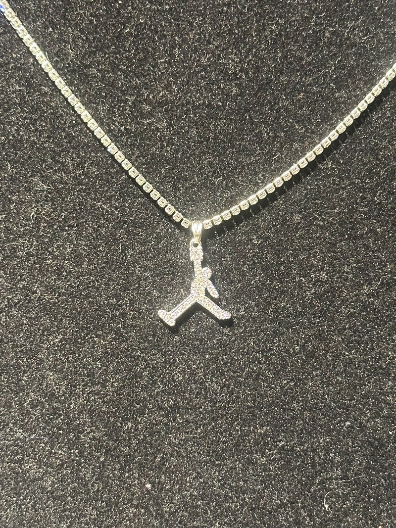 Corrente Riviera Cravejada Pingente Air Jordan Em Zicornia Cubica Prata 50 CM - Pronta Entrega