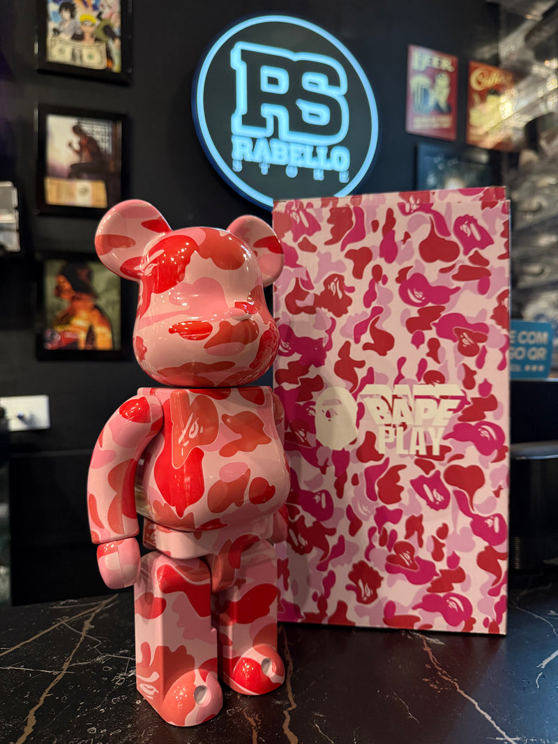 Bearbrick BAPE Camo 400%
Pink Medicom Toy Boneco Colecionável 28cm - Pronta Entrega