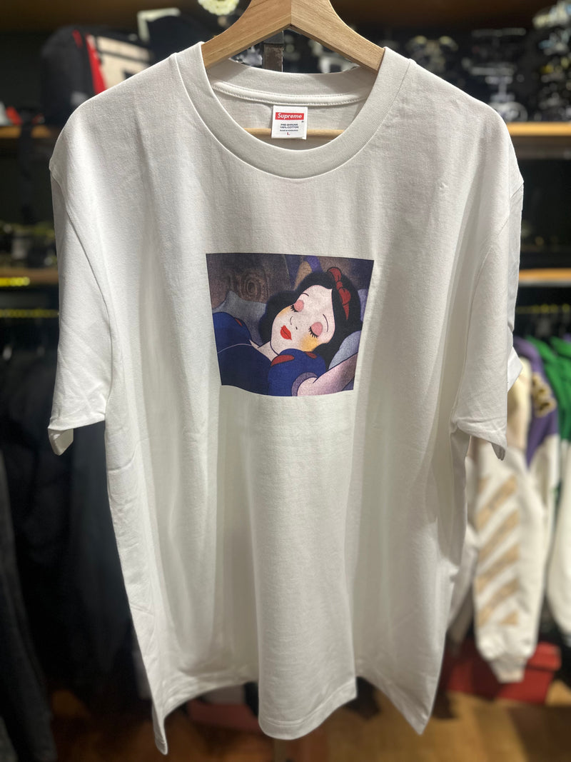 Camiseta SUPREME Princesa Branca de Neve Branca - Pronta Entrega