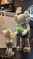Boneco KAWS THE PROMISE Vinyl Figure Grey - Pronta Entrega