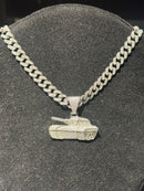 Corrente Cravejada Pingente War Tank Em Zicornia Cubica Prata 45 CM - Pronta Entrega