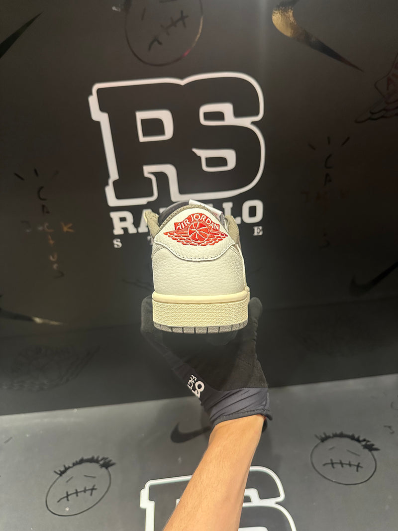 Tênis Nike Air Jordan 1 Retrô Low OG SP x Travis Scott Reverse Mocha - Creme - Pronta Entrega