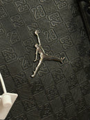 BOLSA AIR JORDAN MONOGRAM DUFFLE BAG JACQUARD LUGGAGE BLACK SILVER GRATITUDE - Pronta Entrega