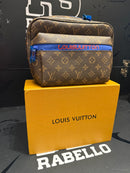 Bolsa Louis Vuitton Messenger
Monogram Outdoor PM Brown Blue - Pronta Entrega