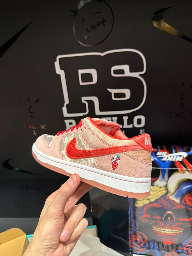 Tênis Nike SB Dunk Low Pro Strangelove - Pronta Entrega