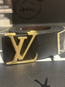 Cinto Louis Vuitton Initiales Black Logo Gold 125 CM  - Pronta Entrega