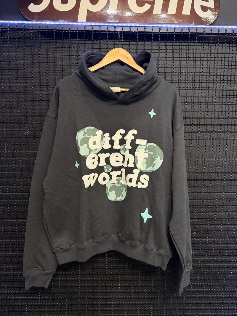 Moletom Broken Planet “Different Worlds” - Pronta Entrega