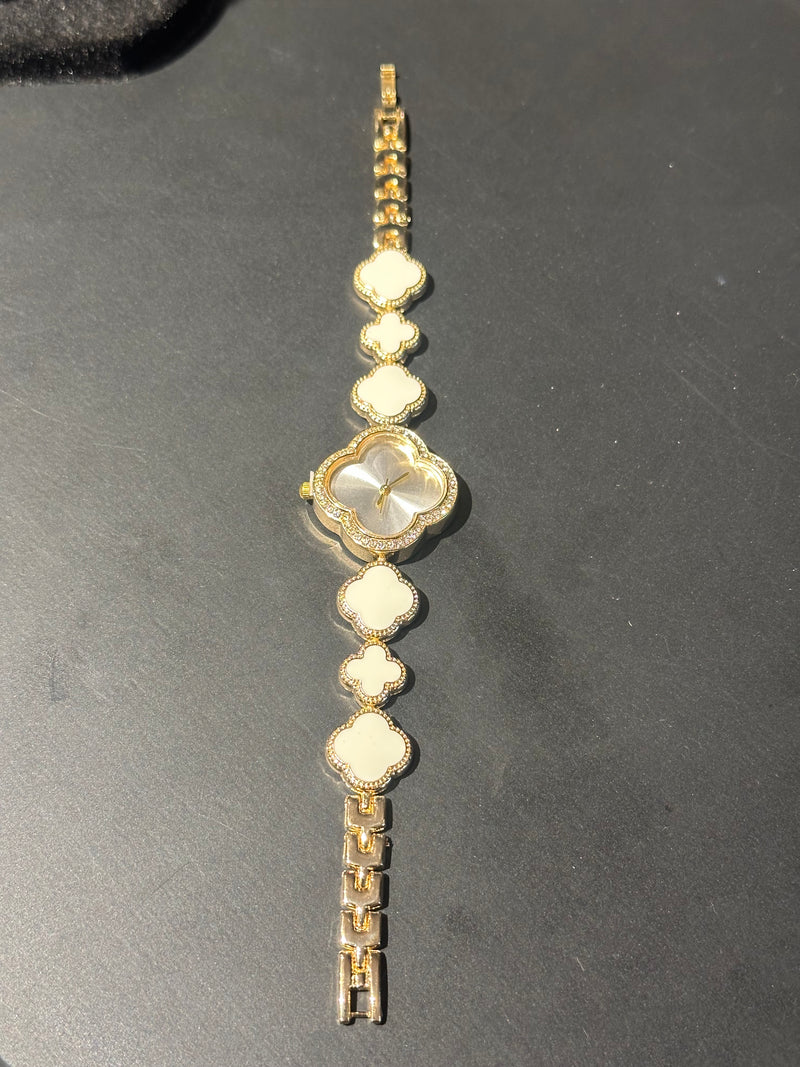 Relógio Pulseira Dourada Trevos Brancos 20 CM - Pronta Entrega