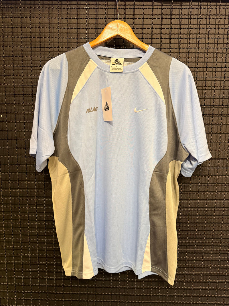 Camiseta Palace x Nike Camiseta Jersey Sky Blue - Pronta Entrega
