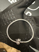 Bracelete Pandora Prata com Berloques Flor e Fecho Prata - Pronta Entrega