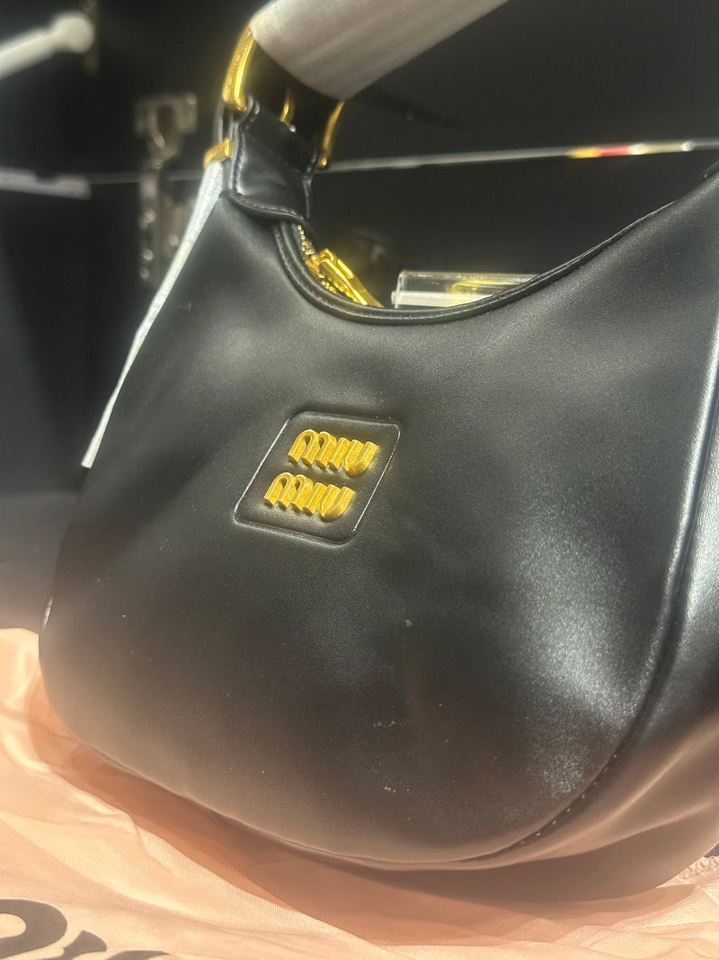 Bolsa de Ombro Miu Miu Wander Hobo Black - Pronta Entrega