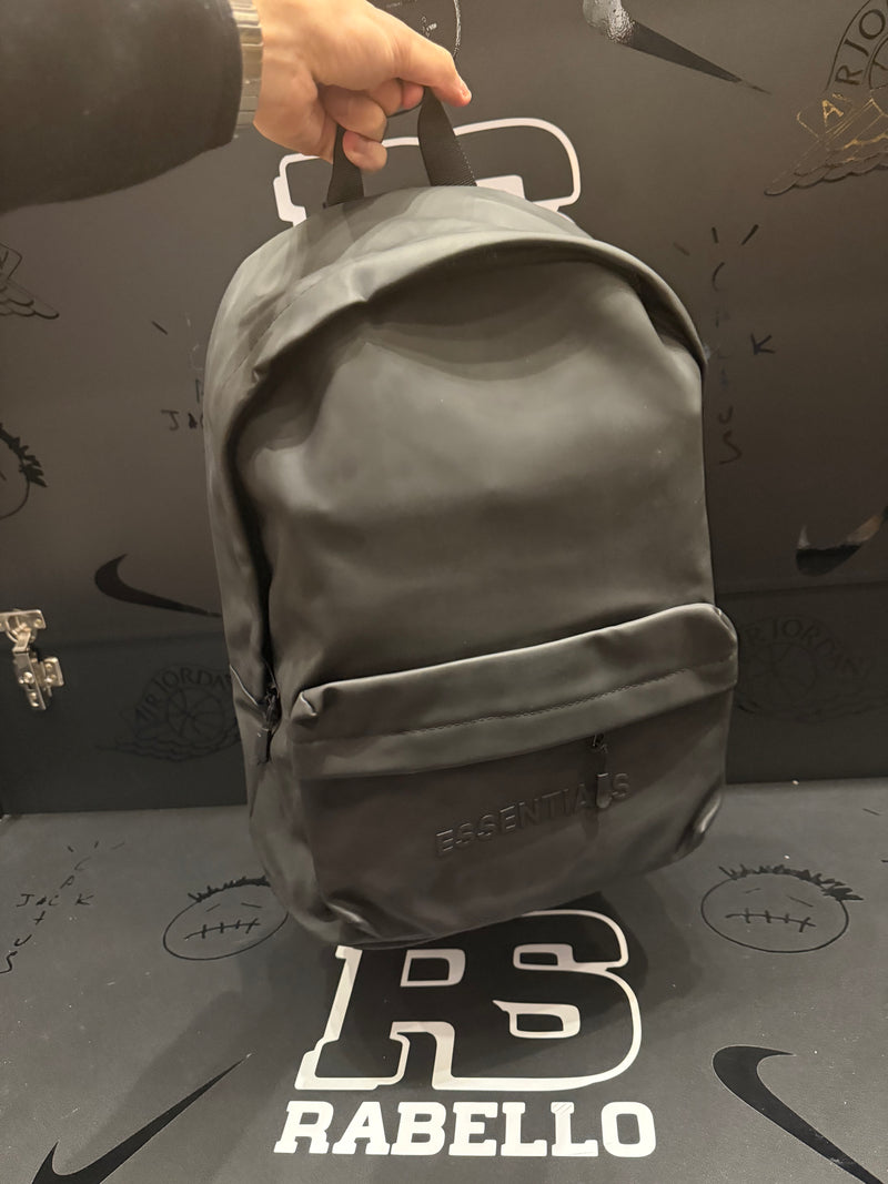 Mochila Essentials Couro Preto  - Pronta Entrega