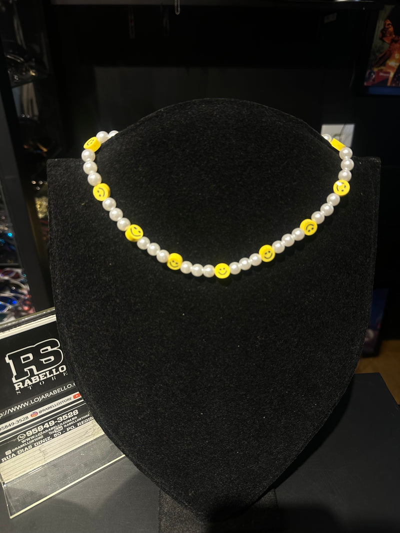 Colar de Pérolas Emoji Smile 40 CM - Pronta Entrega