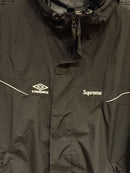 Conjunto Supreme x Umbro GORE-TEX Hooded Jacket & Track Pants - Pronta Entrega
