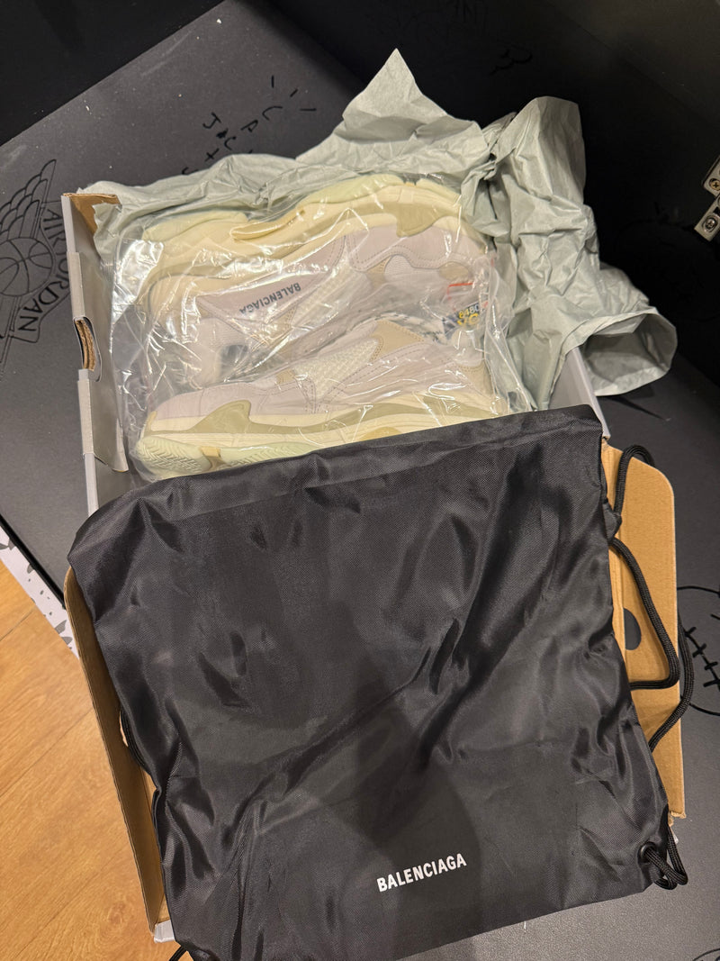 Tênis Balenciaga Triple S Beige White - Pronta Entrega