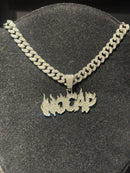 Corrente Cravejada Pingente “No Cap” Em Zicornia Cubica Prata 45 CM - Pronta Entrega