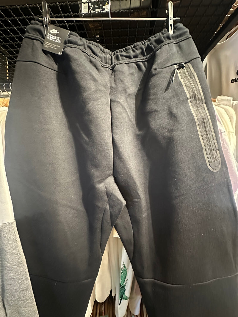 Conjunto Nike Tech Fleece Preto e Branco - Pronta Entrega