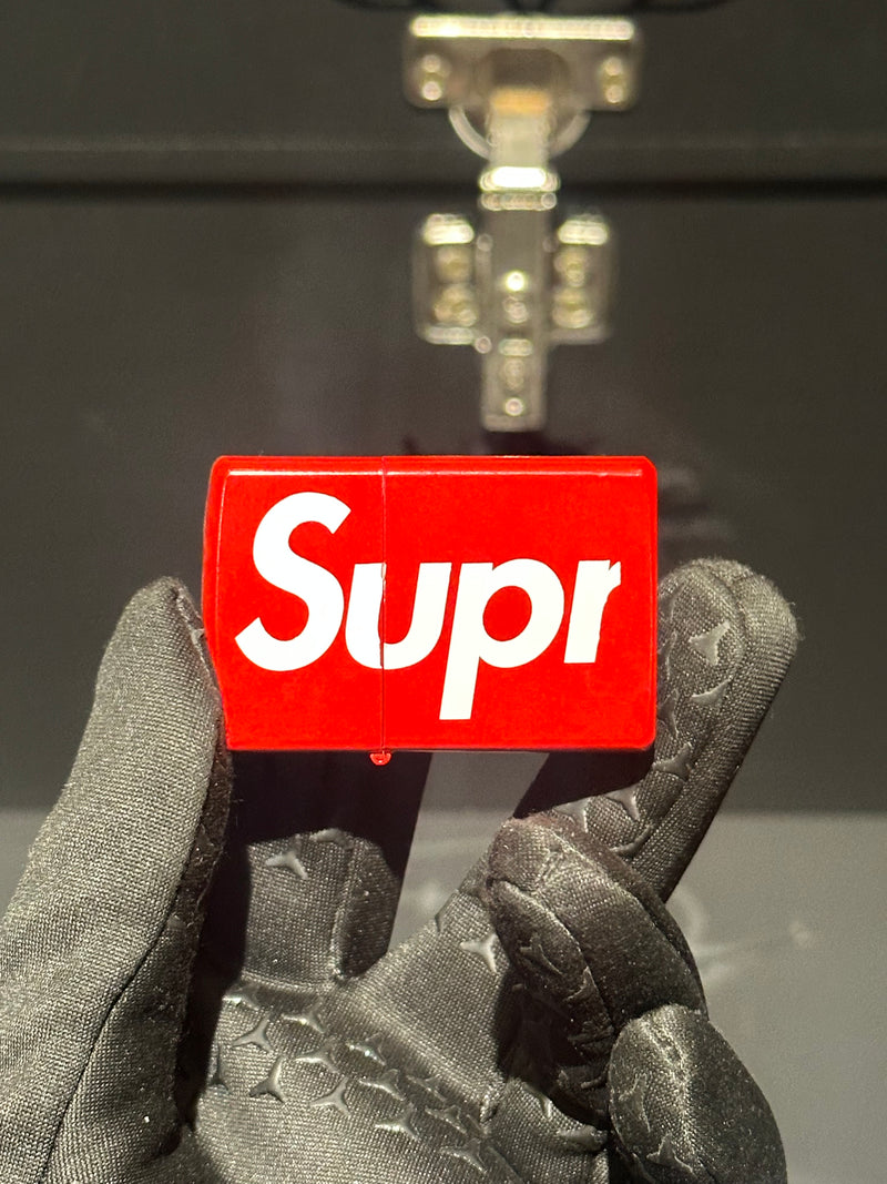Isqueiro Zippo Supreme Logo Red
 - Pronta Entrega