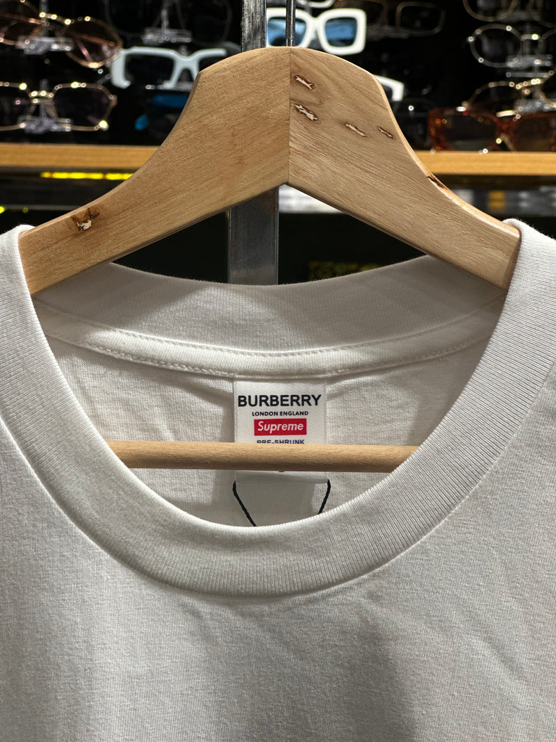 Camiseta SUPREME X Burberry Branca - Pronta Entregar