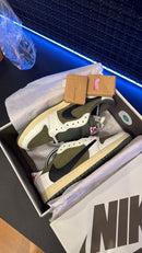 Tênis Nike Air Jordan 1 Retro Low SP Travis Scott "Medium Olive" - Pronta Entrega