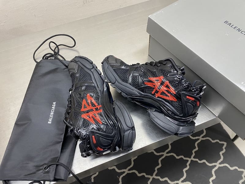 Balenciaga Runner Graffiti Sneaker in Black - Encomenda