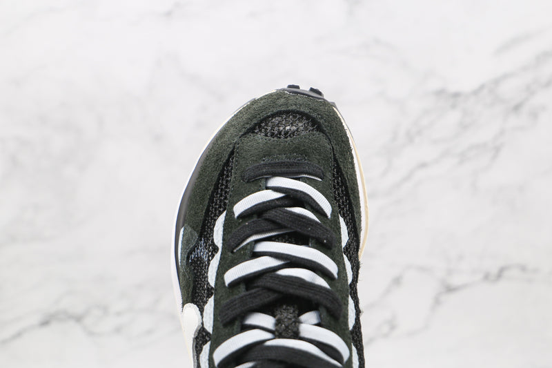 Nike Vaporwaffle Sacai Black White - Encomenda