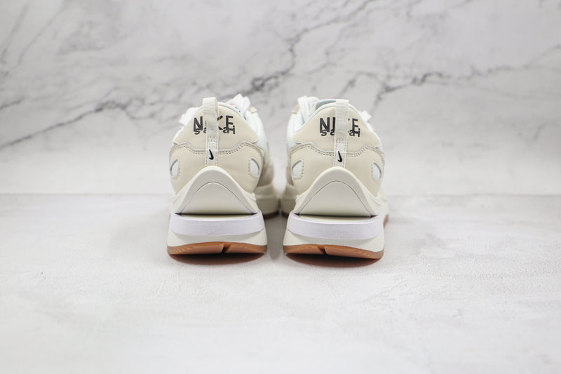 Nike Vaporwaffle Sacai Sail Gum - Encomenda