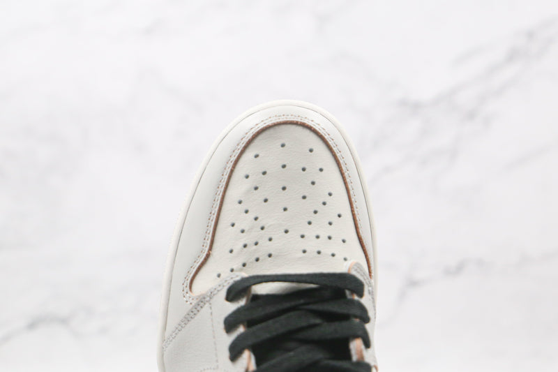 Jordan 1 Retro High OG Defiant SB NYC to Paris - Encomenda