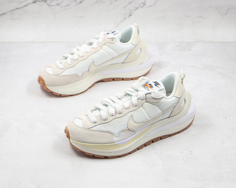 Nike Vaporwaffle Sacai Sail Gum - Encomenda