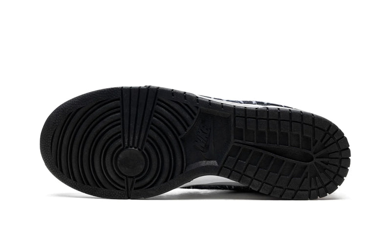 Tênis Nike Dunk Low Feminino "Black Paisley" Preto / Branco - Encomenda
