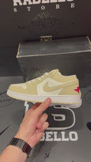 Tênis Nike Air Jordan 1 Low SE Sail Rattan University Red - Pronta Entrega